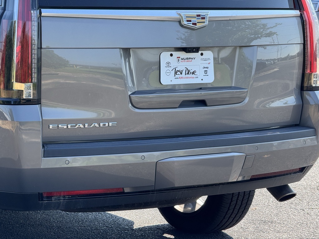 2017 Cadillac Escalade Premium Luxury photo 3