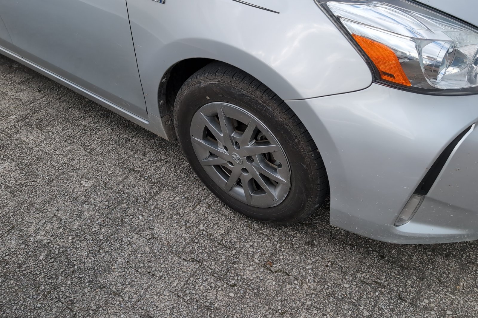2015 Toyota Prius V Three photo 3