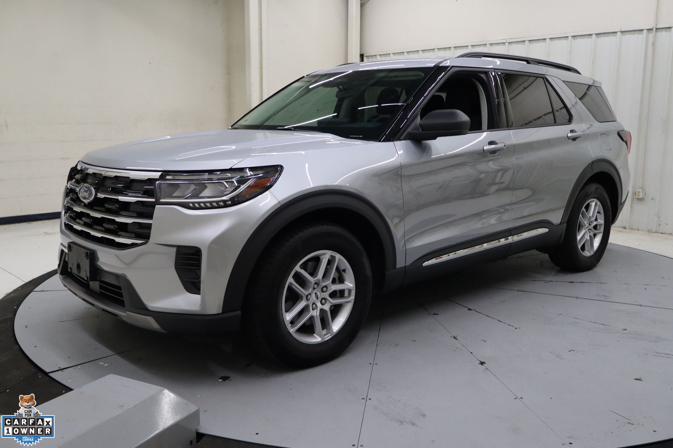 2025 Ford Explorer photo 8