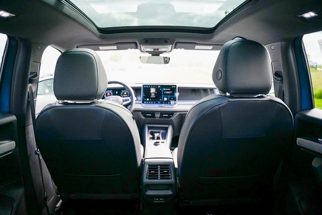 2025 Volkswagen Tiguan SE R-Line Black photo 31