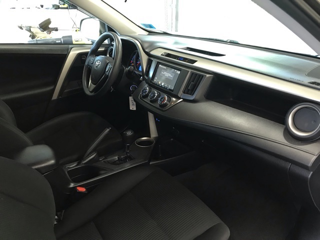 2015 Toyota RAV4 LE photo 13