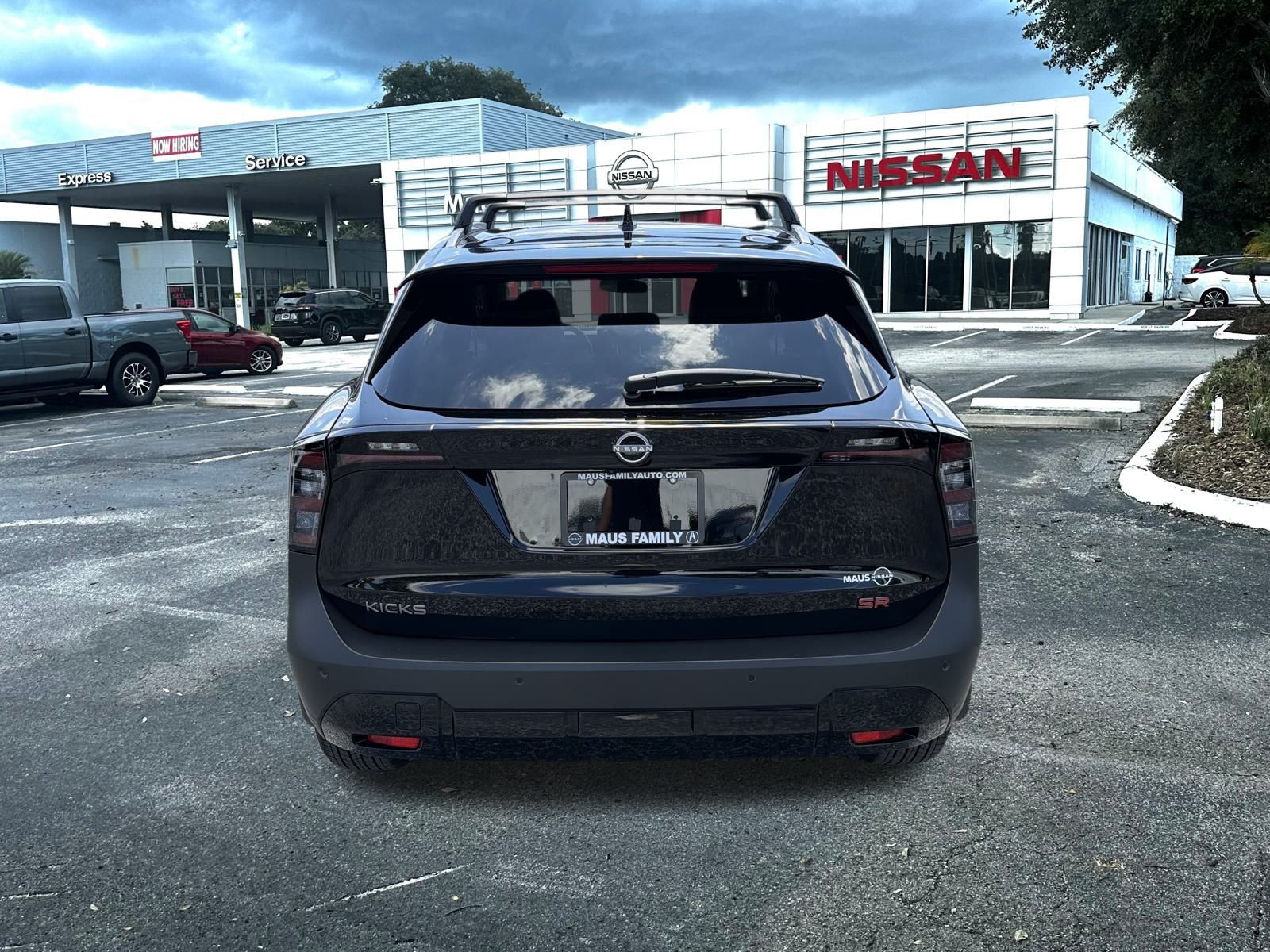 2026 Nissan Kicks SR photo 2