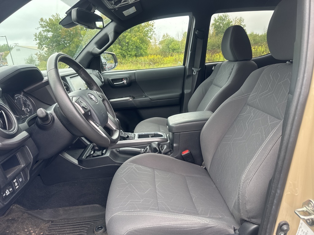 2018 Toyota Tacoma TRD Off-Road photo 2