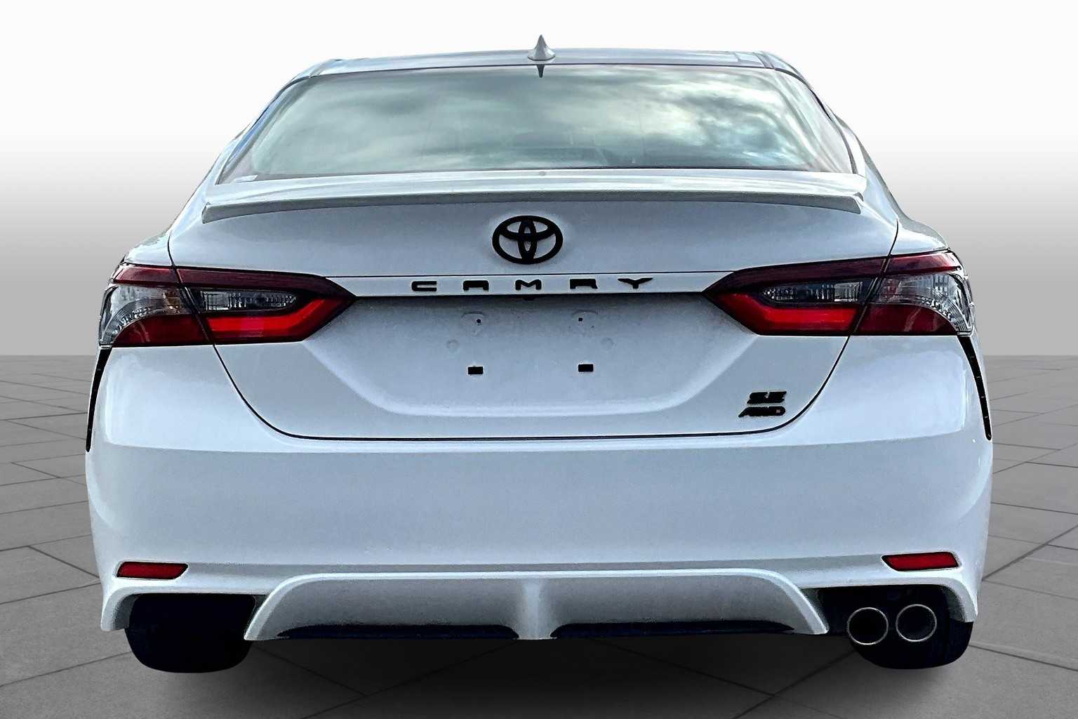 2022 Toyota Camry SE photo 4