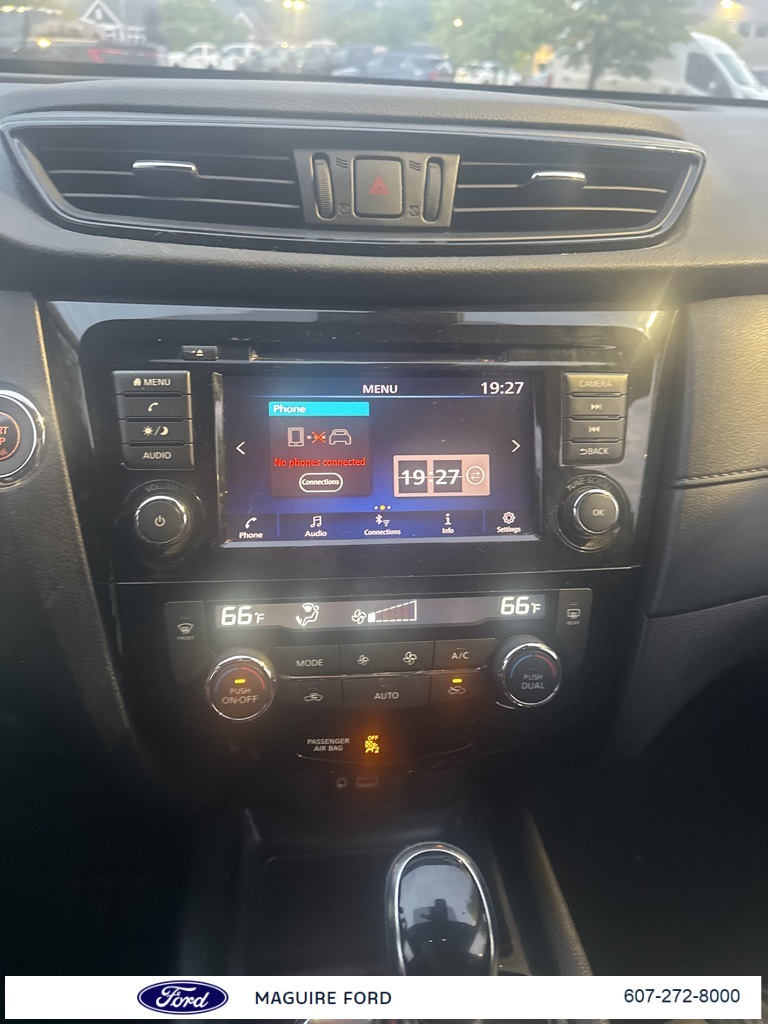 2019 Nissan Rogue SV photo 14