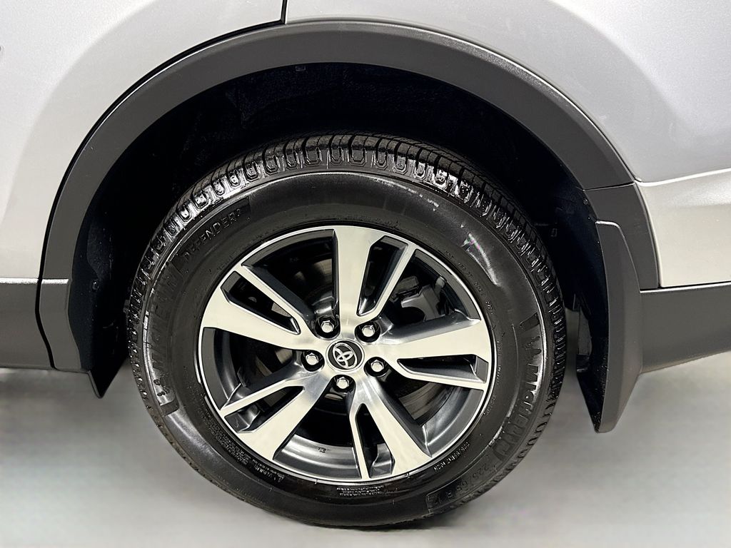 2018 Toyota RAV4 XLE photo 26