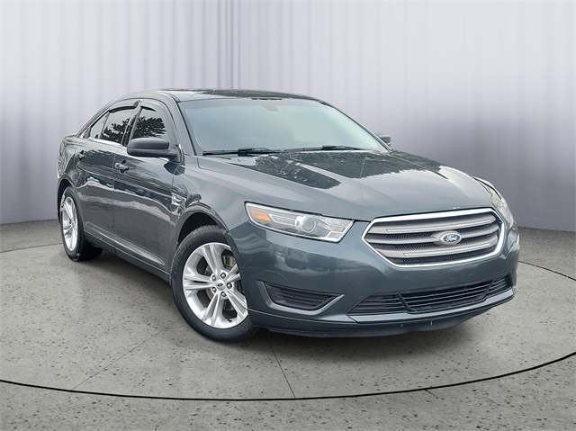 2016 Ford Taurus SE's photo