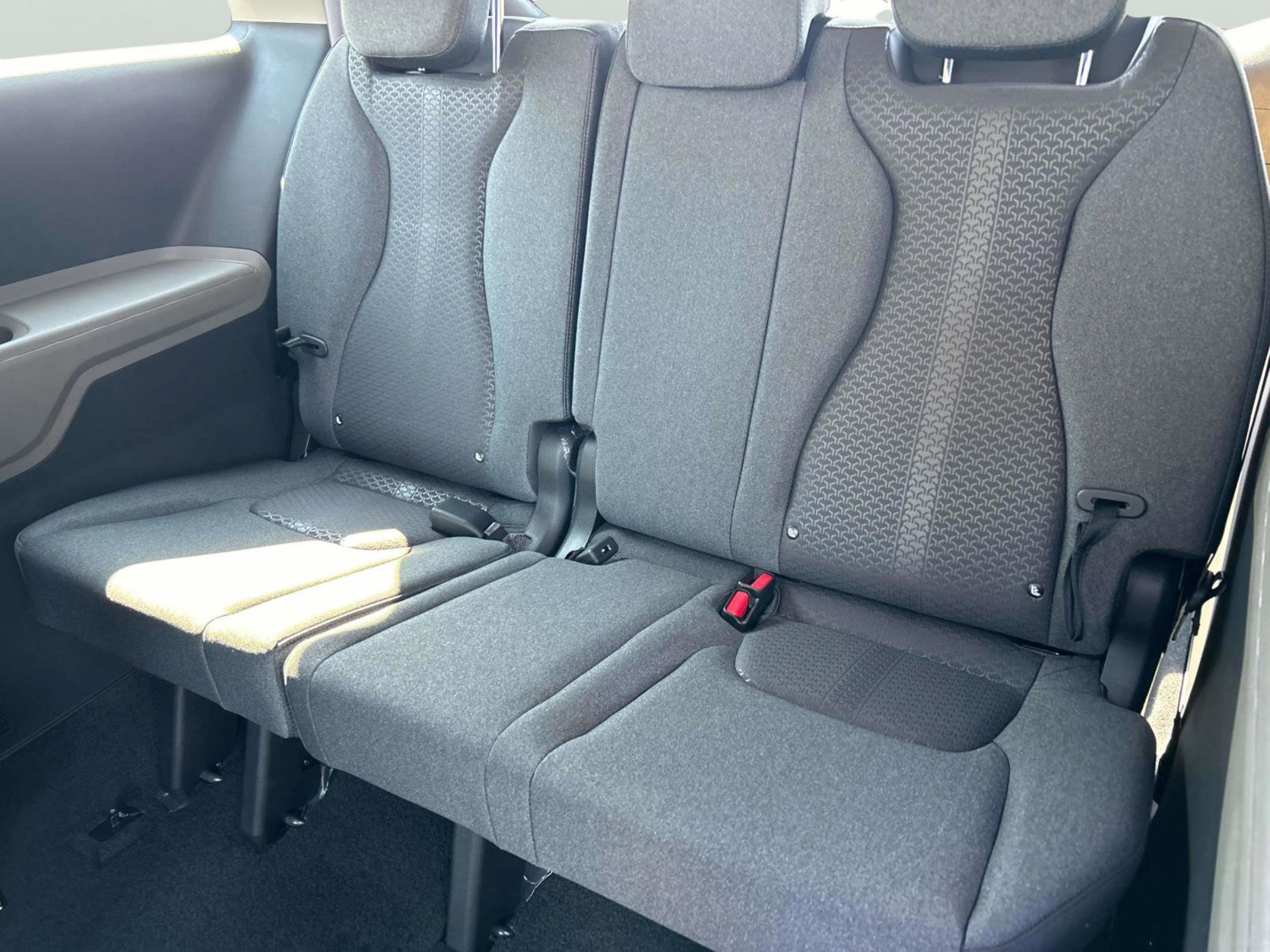 2026 Kia Carnival LX photo 17