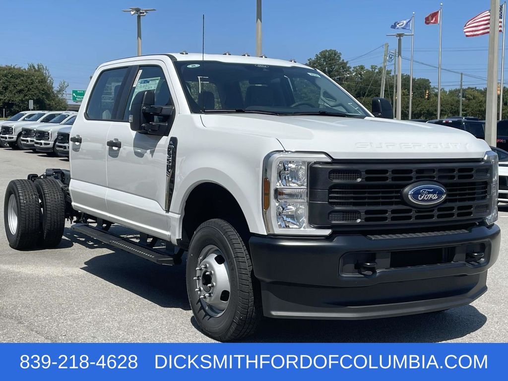 2025 Ford F-350 Super Duty Chassis Cab XL's photo