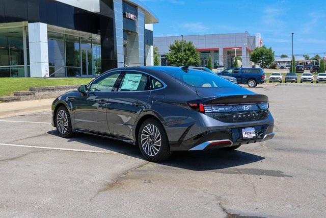 New 2025 Gray Hyundai Limited image 3