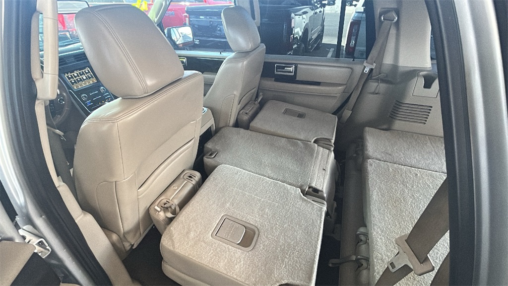 2016 Lincoln Navigator Select photo 4