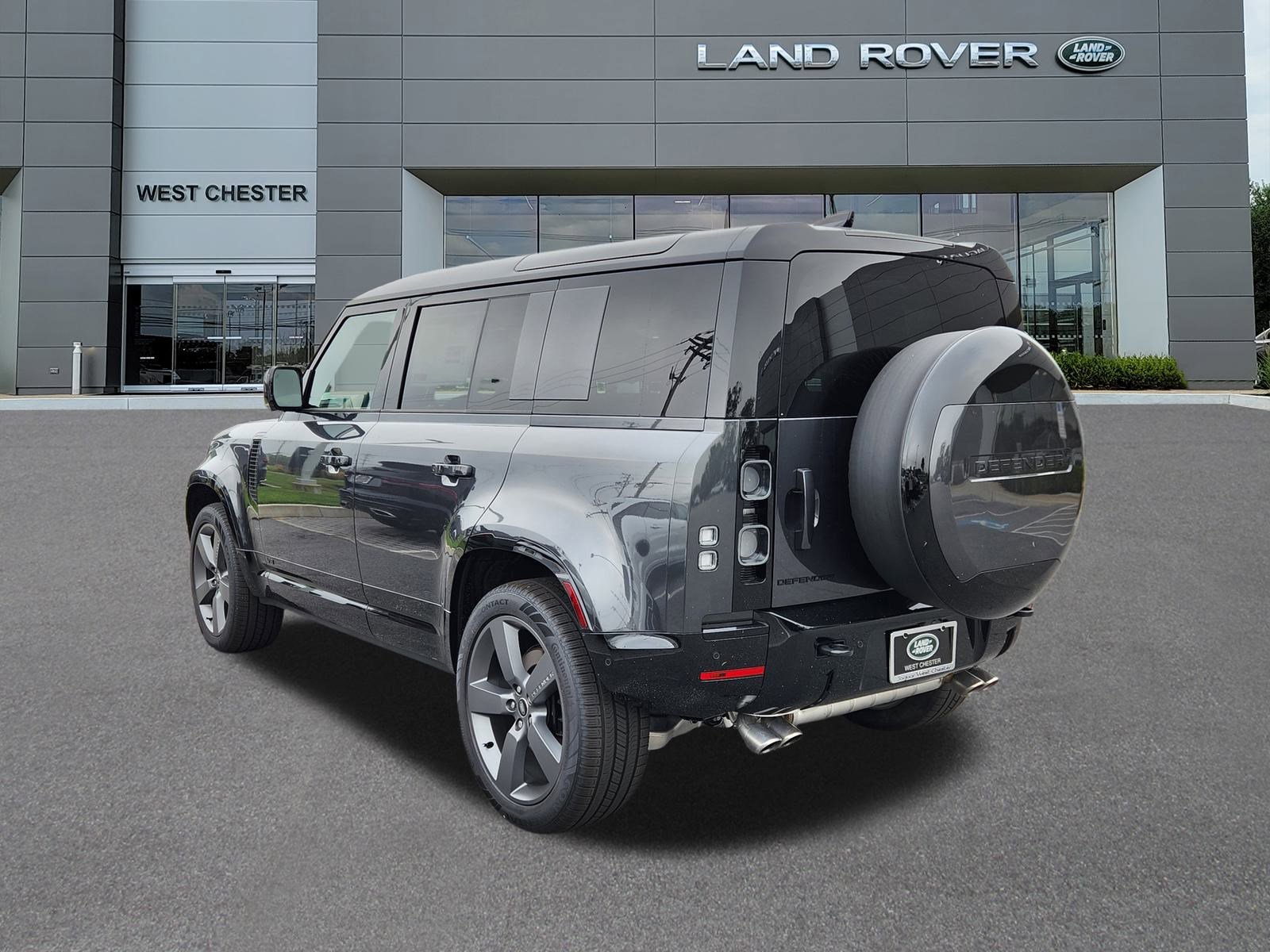 2025 Land Rover Defender 110 V8 photo 3
