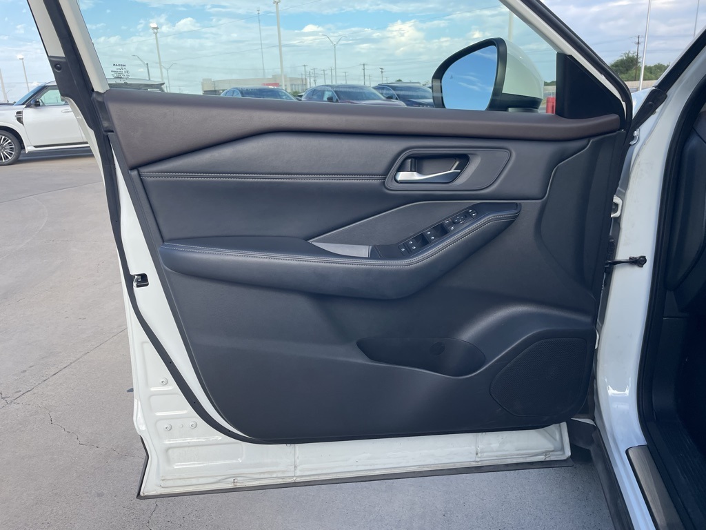 2022 Nissan Rogue SV photo 11