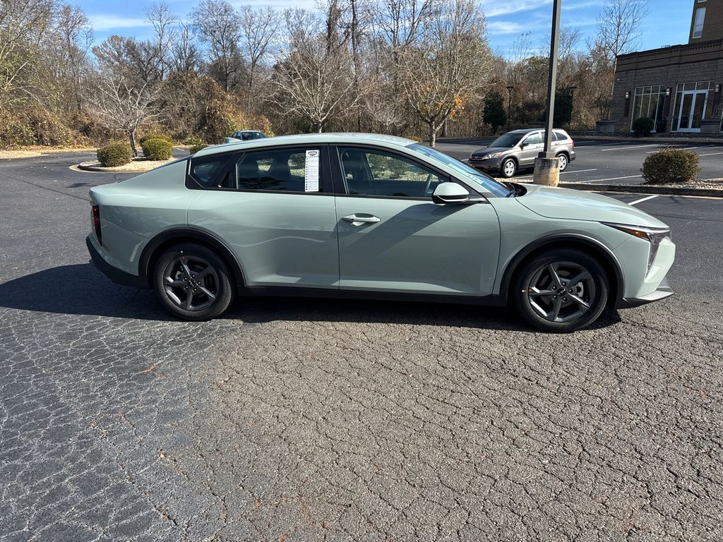 2025 Kia K4 LXS photo 2
