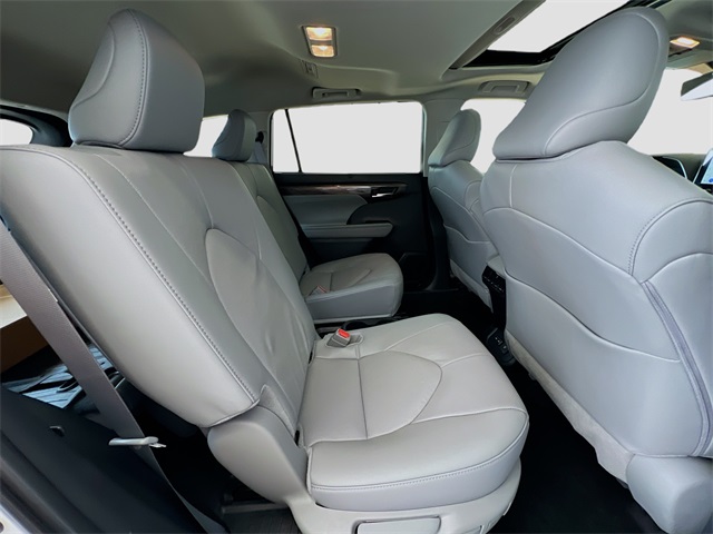 2025 Toyota Highlander Limited photo 26