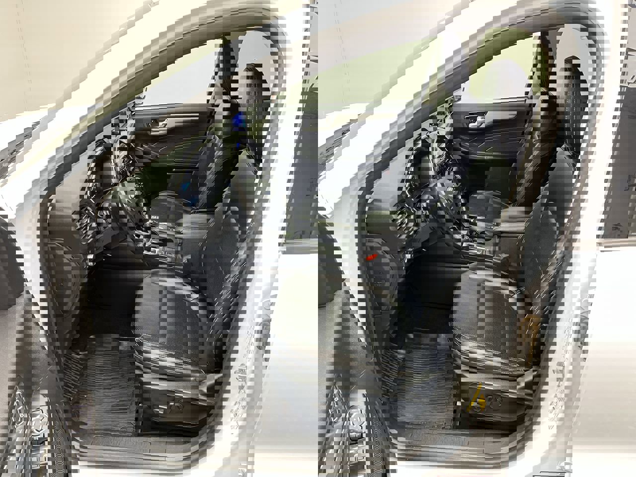 2021 Ford Escape SEL Hybrid photo 3