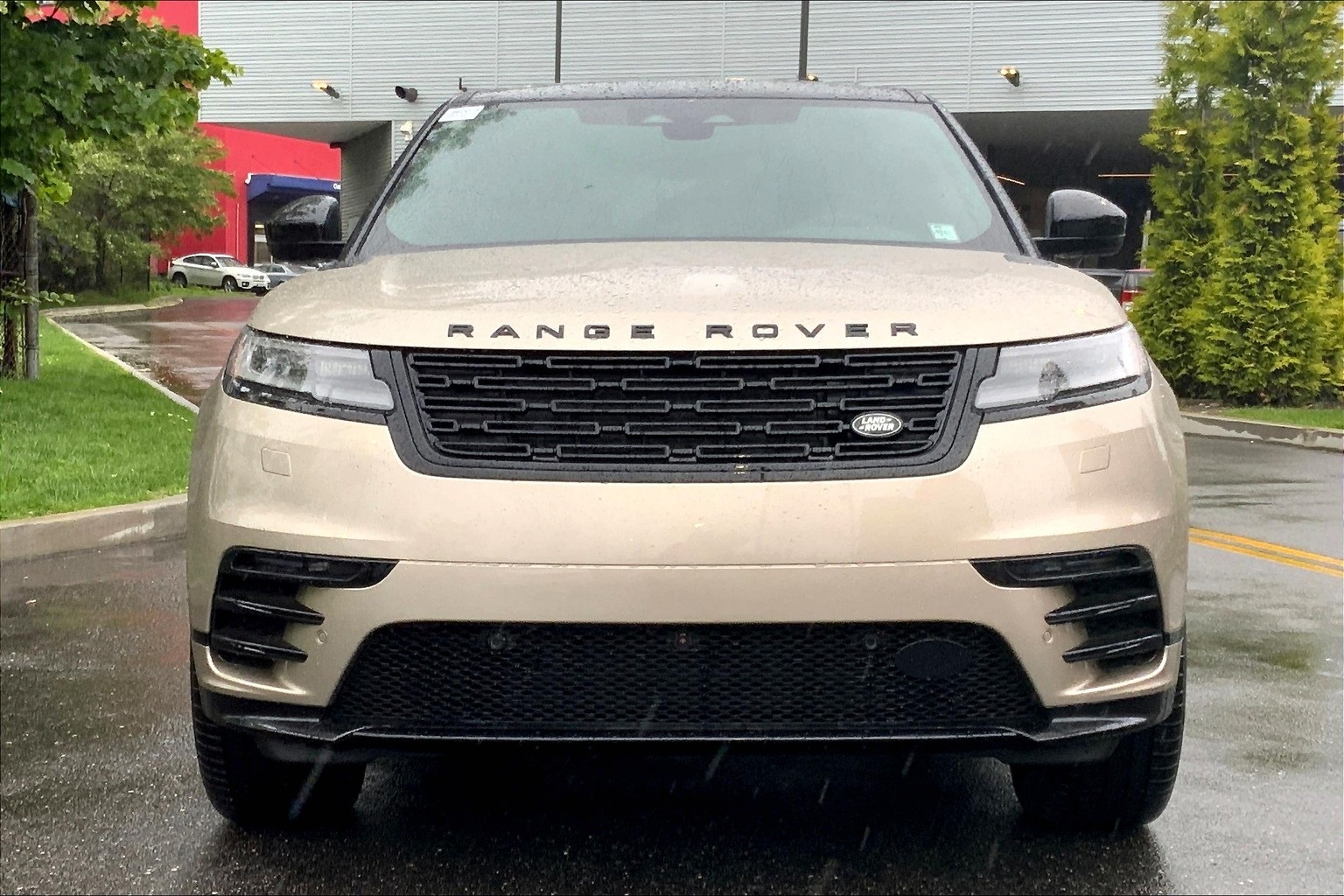 2026 Land Rover Range Rover SE photo 3