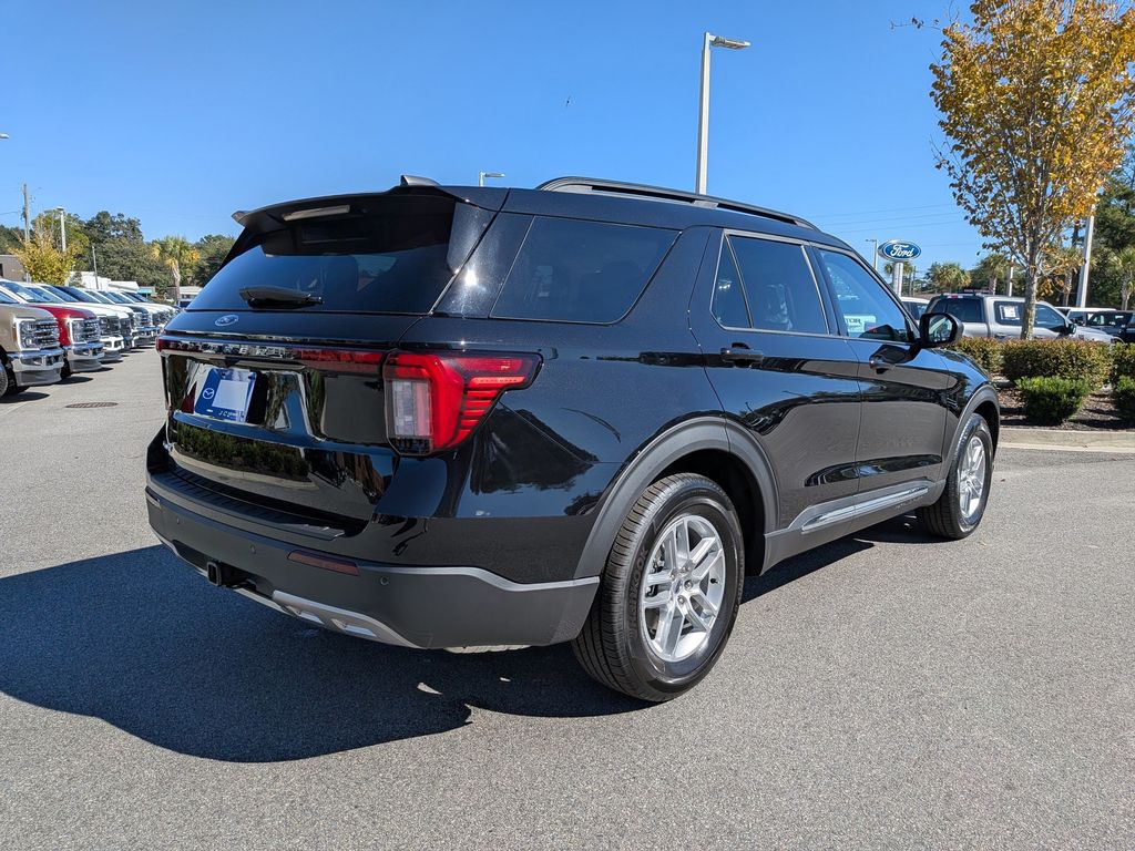 2025 Ford Explorer photo 4