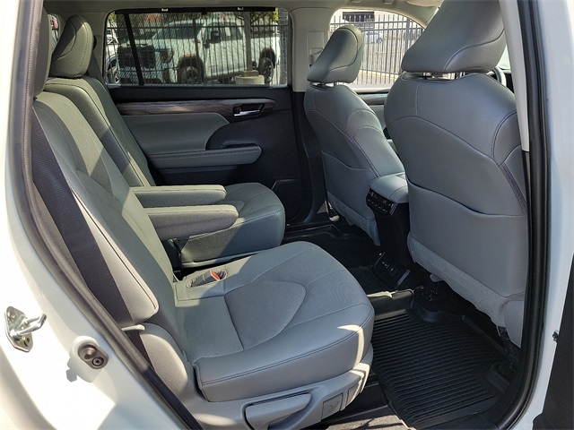 2022 Toyota Highlander Platinum photo 28