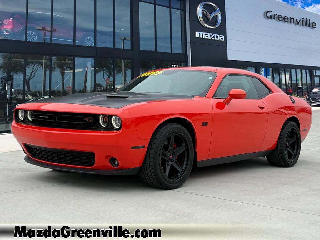 2017 Dodge Challenger R/T's photo