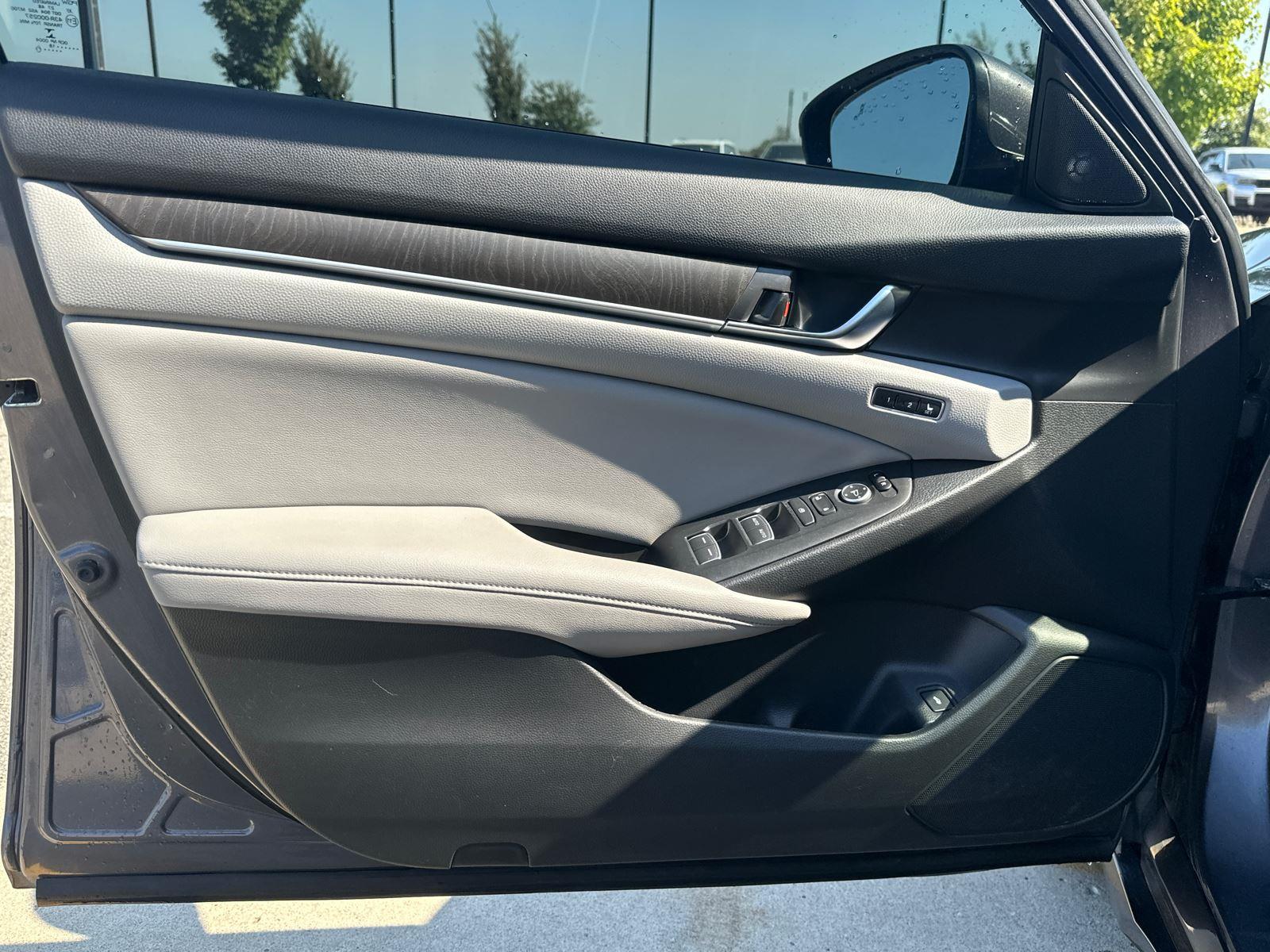 2018 Honda Accord EX-L 1.5T photo 6