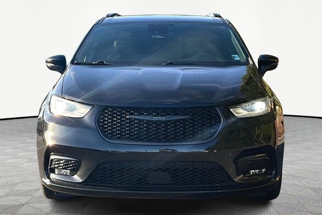 2022 Chrysler Pacifica Touring L photo 2