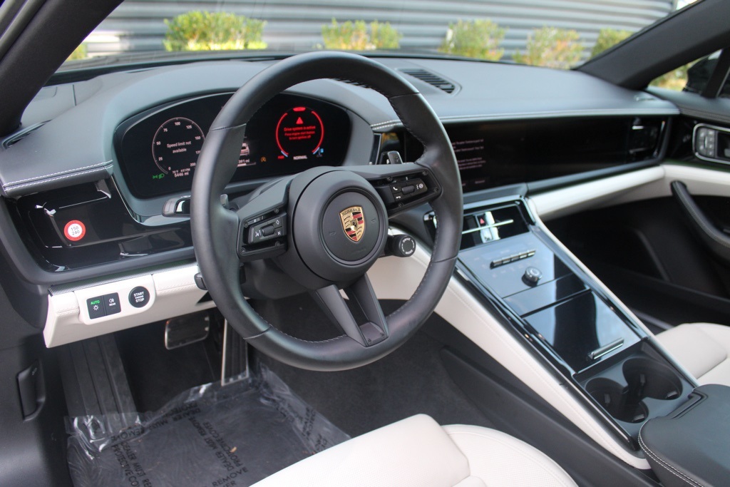2025 Porsche Panamera Base photo 4