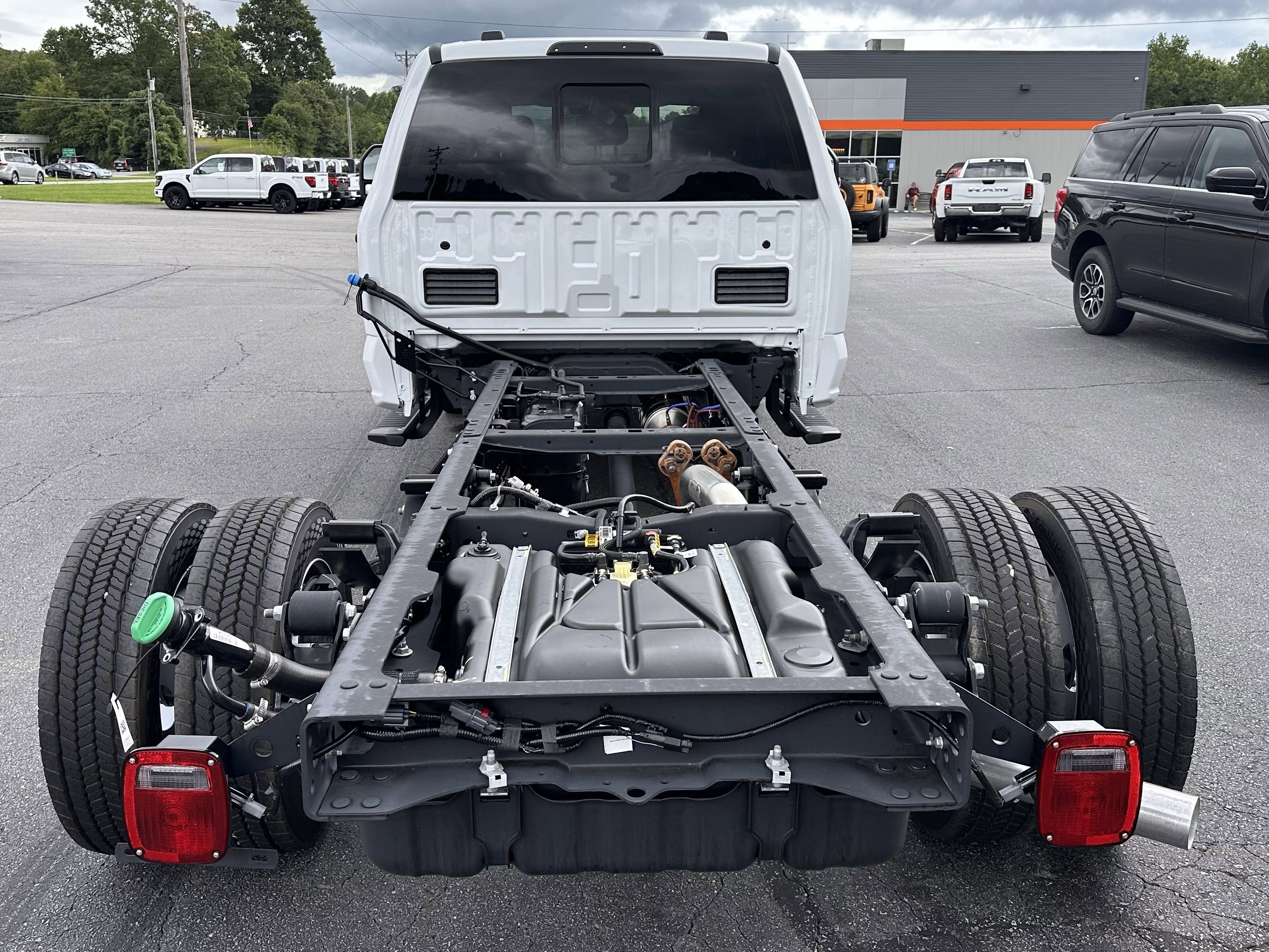 2025 Ford F-550 XL photo 2