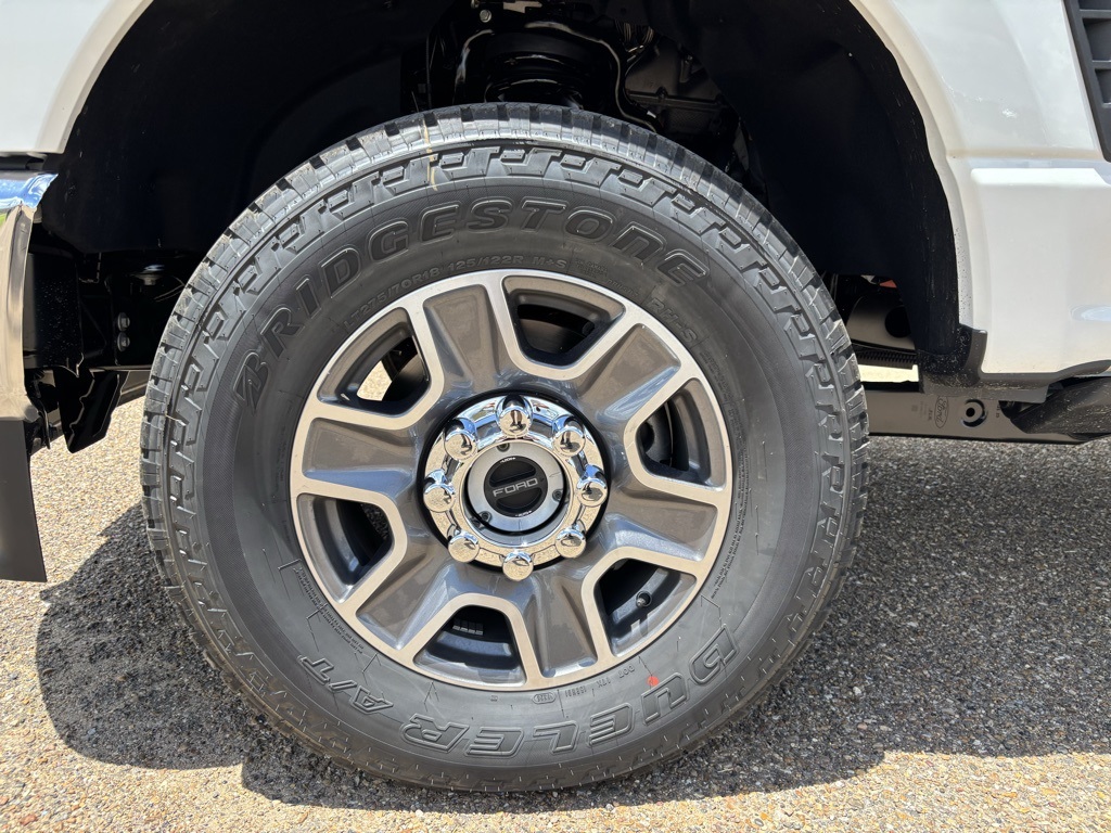 2025 Ford F-250 Lariat photo 9