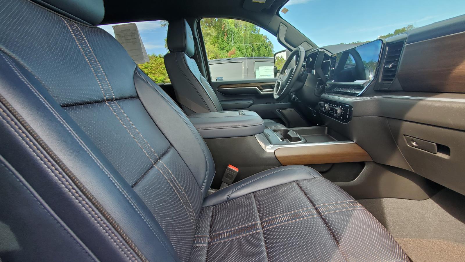 2025 Chevrolet Silverado 3500HD High Country photo 4