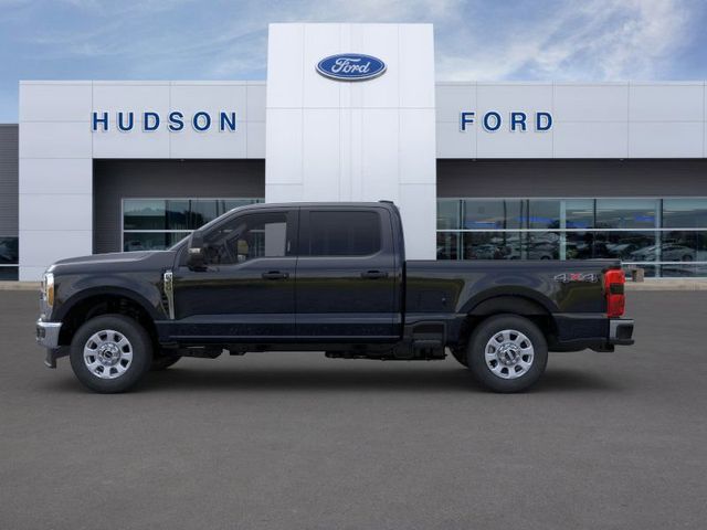 2025 Ford F-350 XLT photo 3
