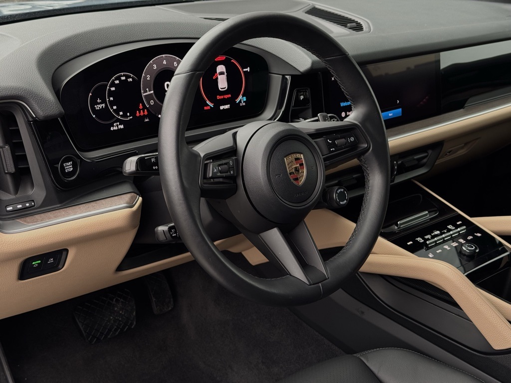 2024 Porsche Cayenne Base photo 4