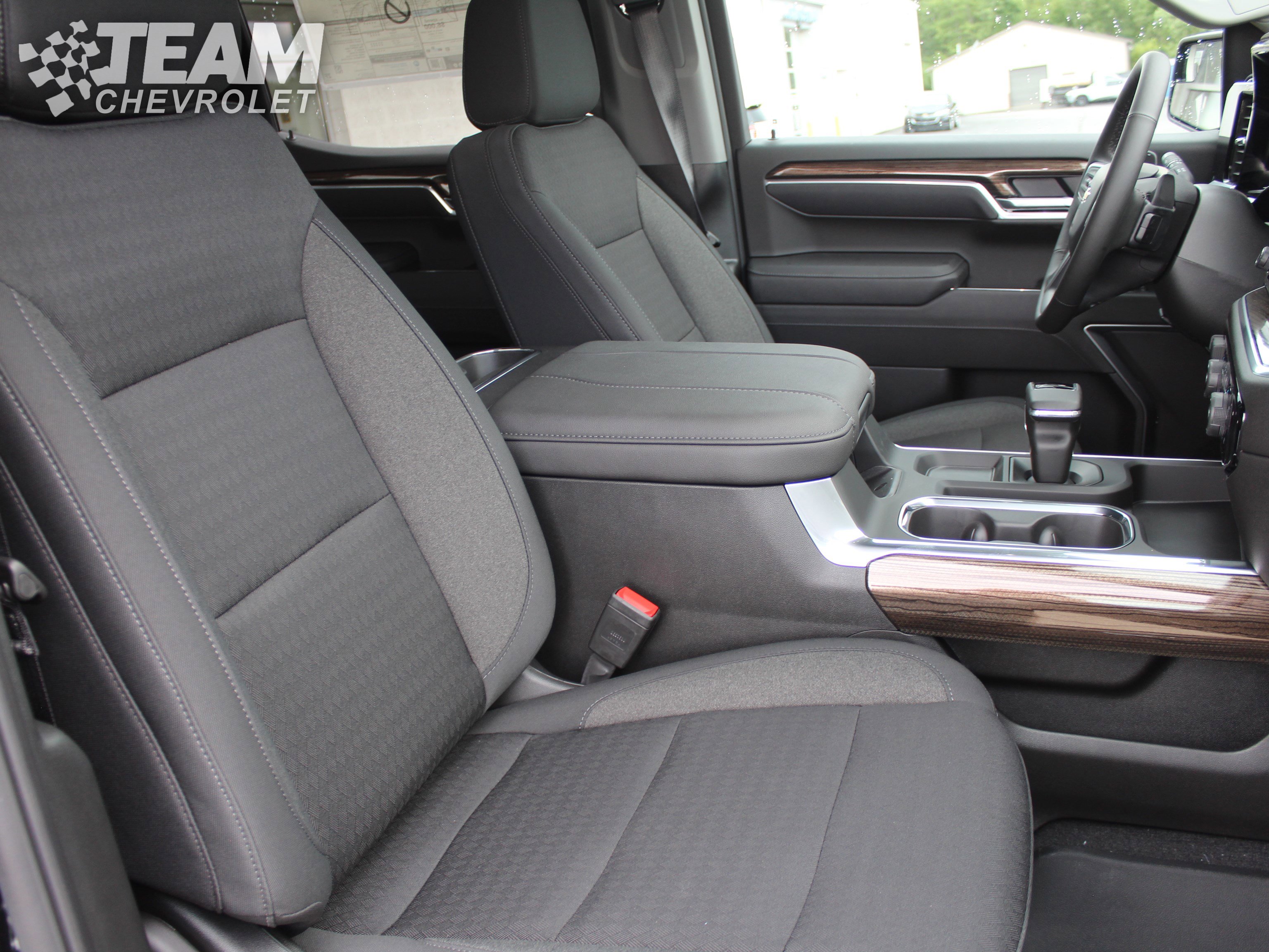 2025 Chevrolet Silverado 1500 LT photo 17