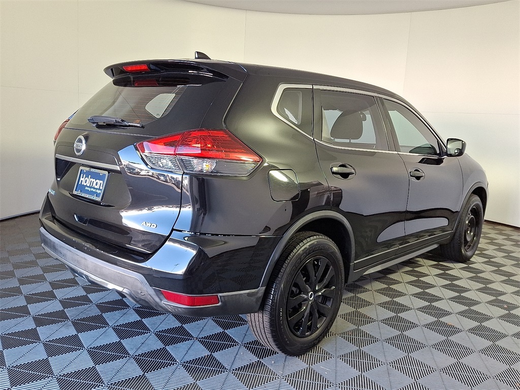 2017 Nissan Rogue S photo 3