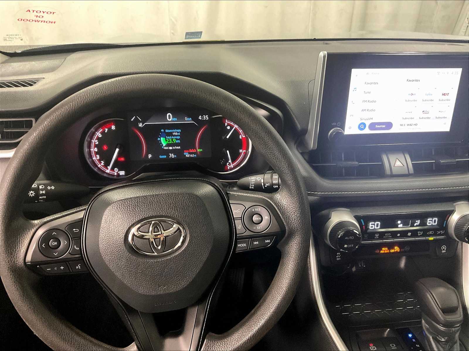 2023 Toyota RAV4 XLE photo 19