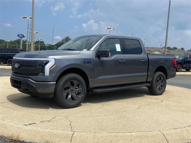 2025 Ford F-150 Lightning photo 4