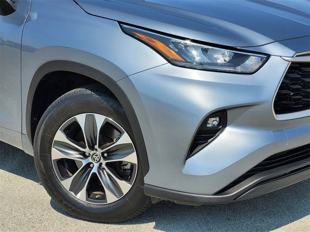 2020 Toyota Highlander XLE photo 3