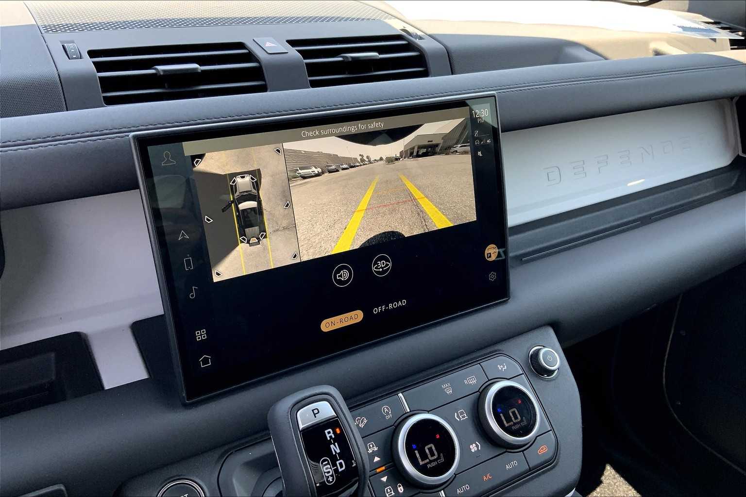 2025 Land Rover Defender X-Dynamic SE photo 14