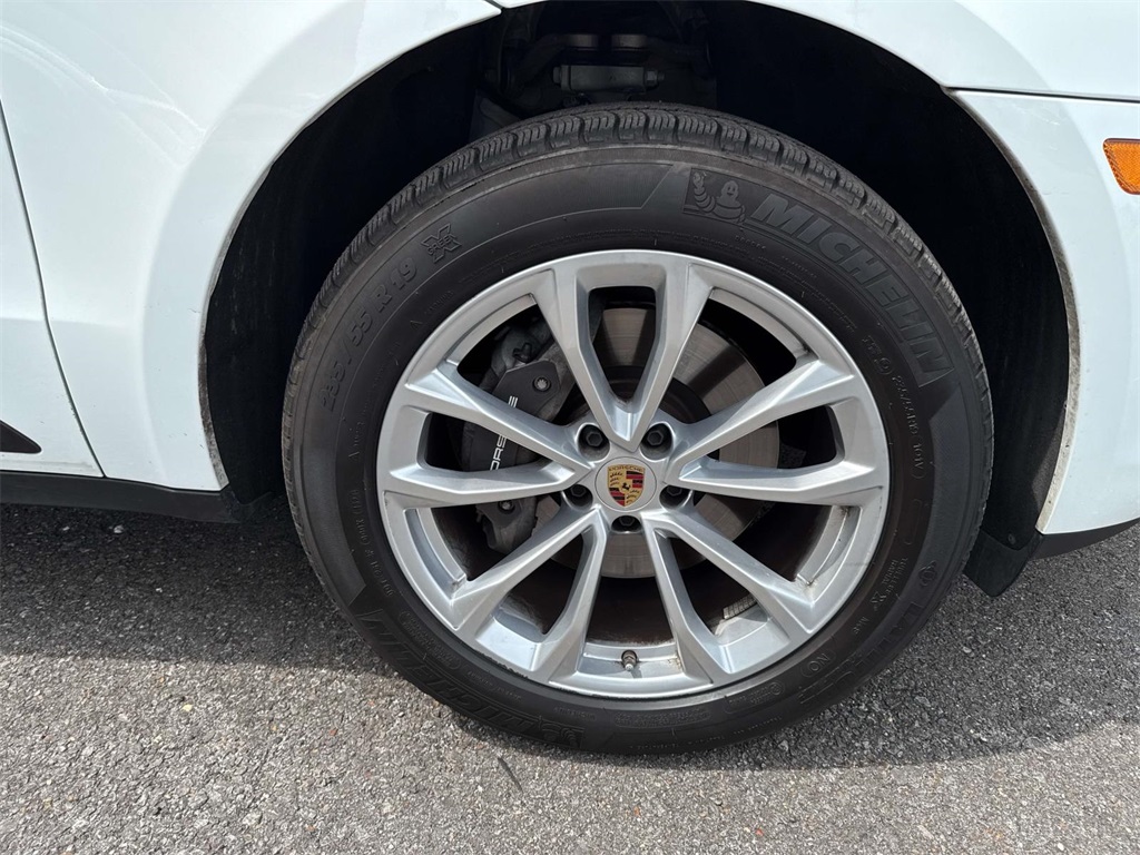 2024 Porsche Macan T photo 8