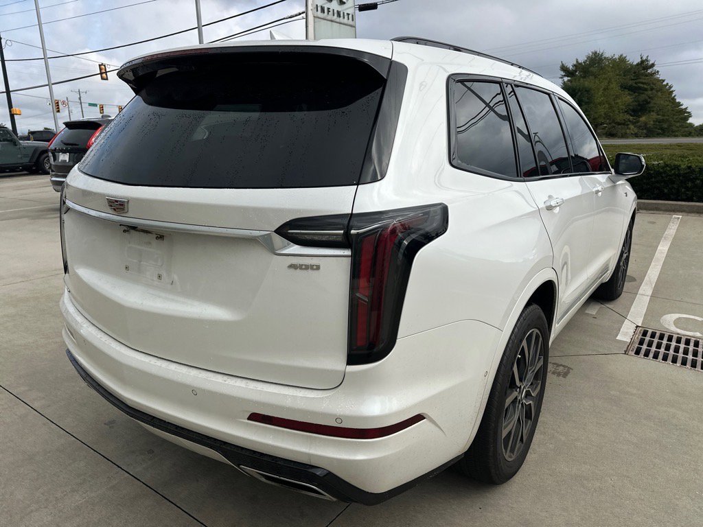 2021 Cadillac XT6 Sport photo 2