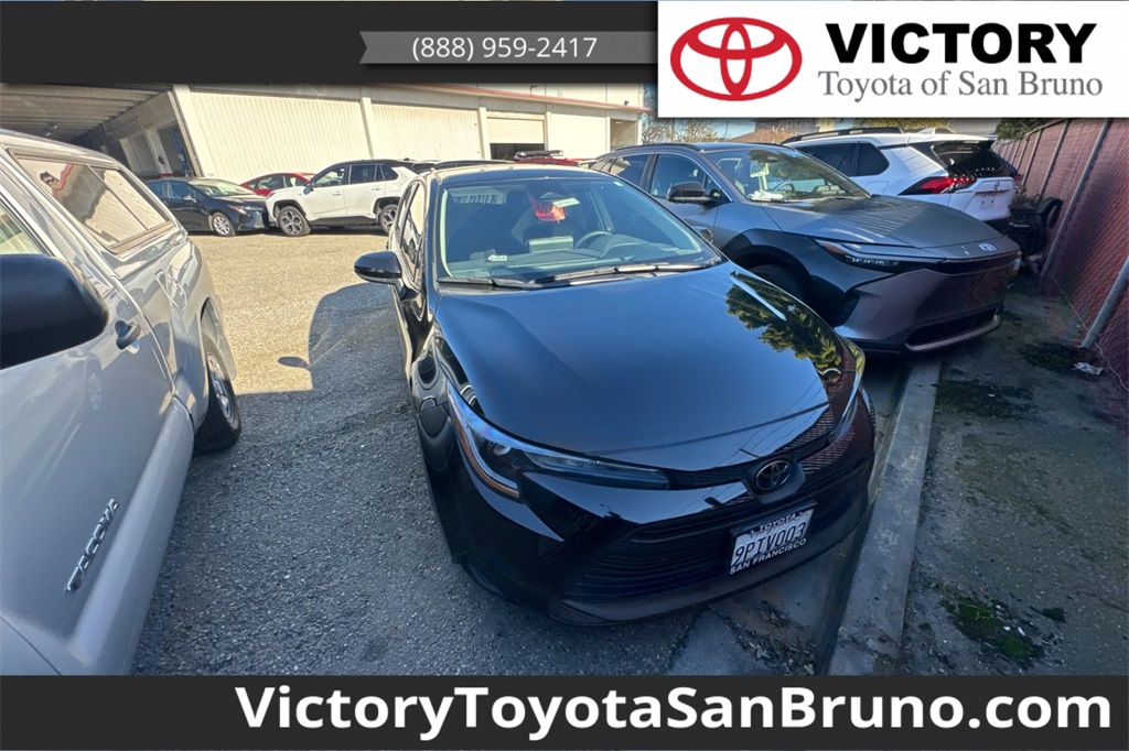 2024 Toyota Corolla LE's photo