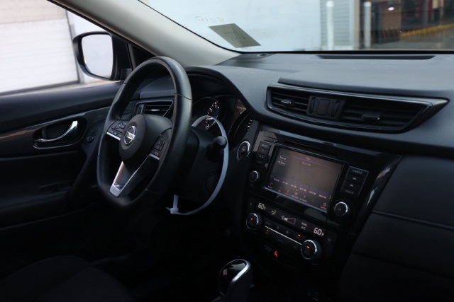 2019 Nissan Rogue SV photo 15