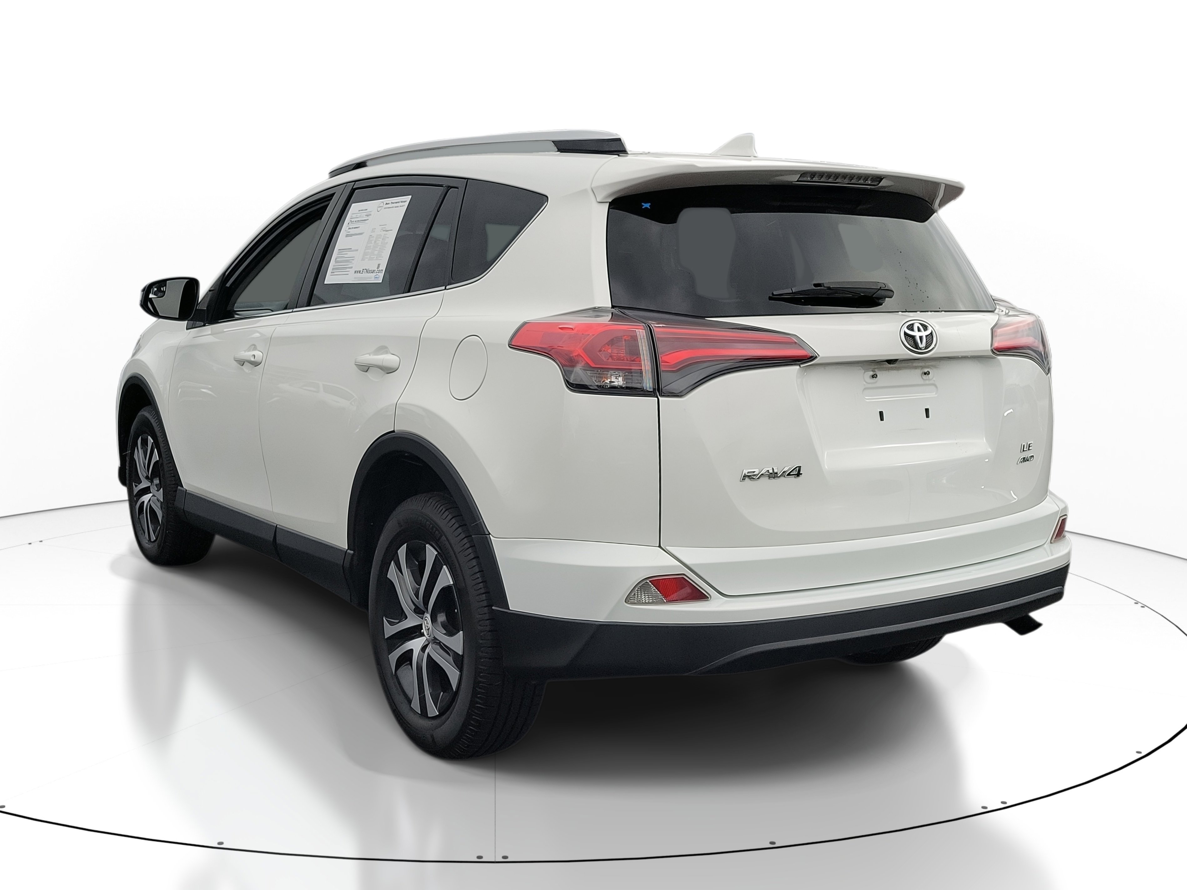 2016 Toyota RAV4 LE photo 2