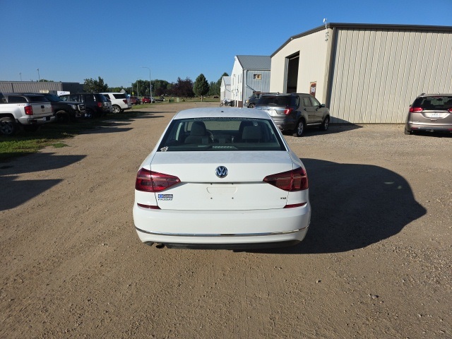 2018 Volkswagen Passat 2.0T S photo 5