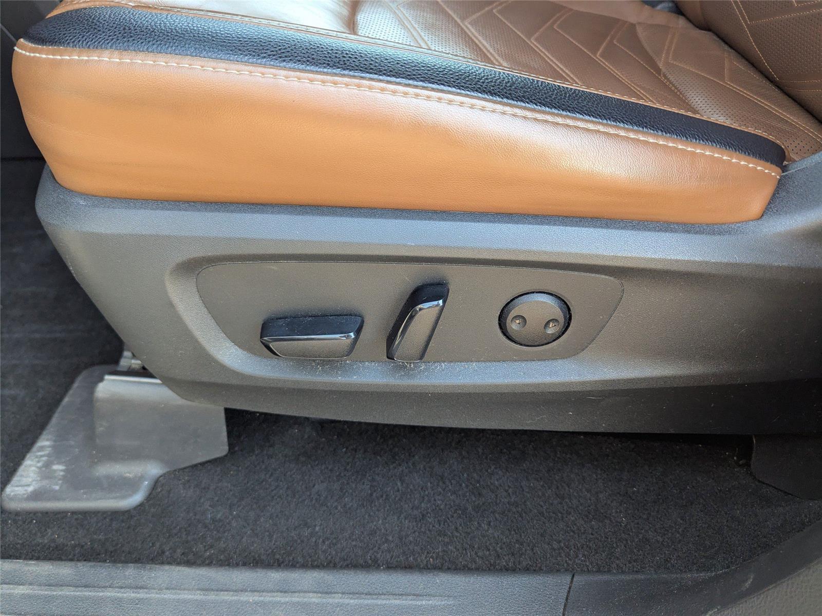 2022 Nissan Pathfinder Platinum photo 19