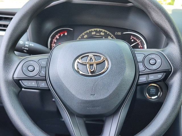 2025 Toyota RAV4 XLE photo 9