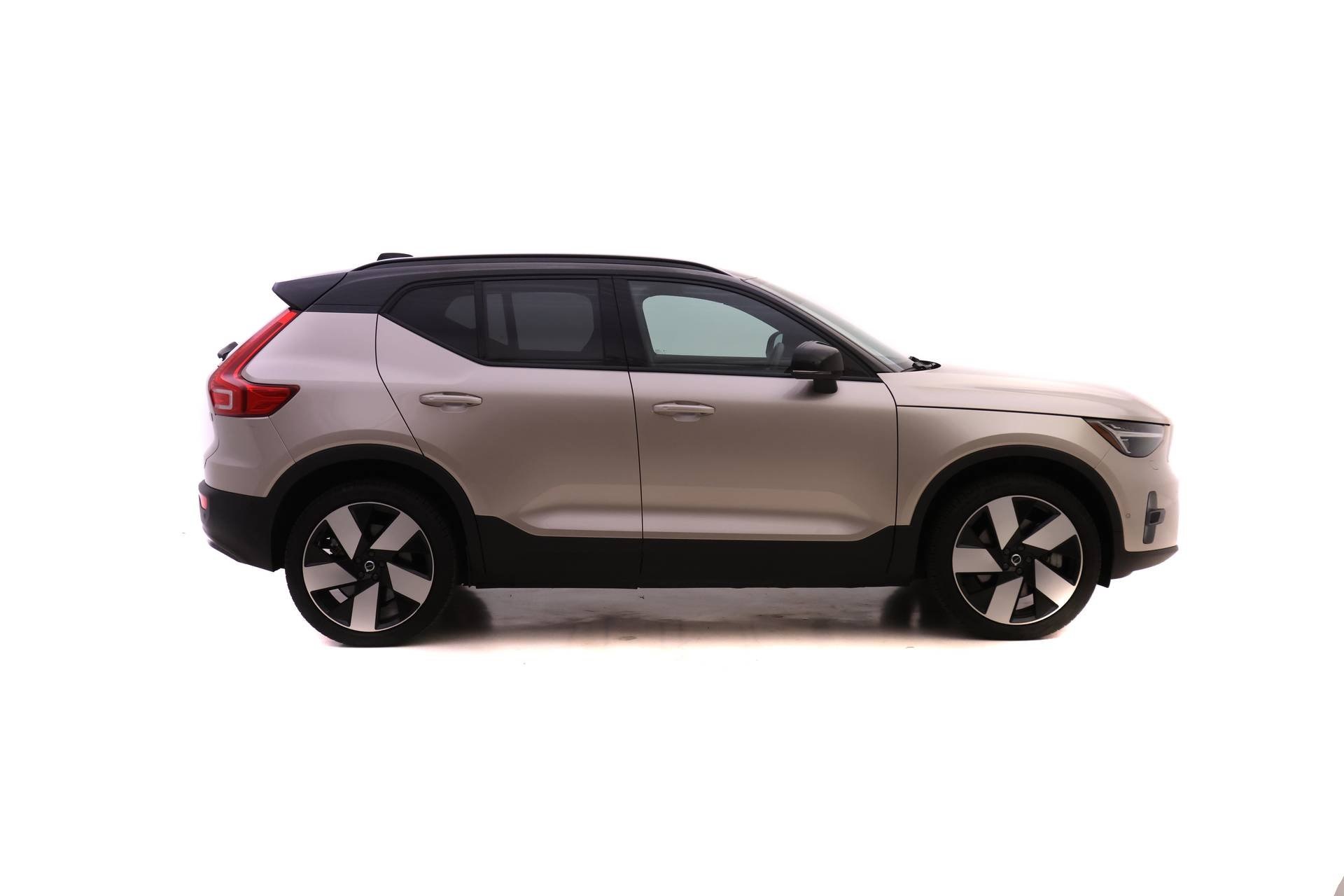 2023 Volvo XC40 Recharge Ultimate photo 4