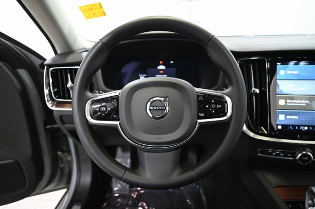 2024 Volvo S60 B5 Plus photo 3