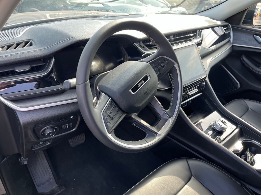 2023 Jeep Cherokee Base photo 4