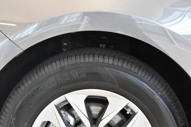 2024 Toyota Sienna LE photo 24